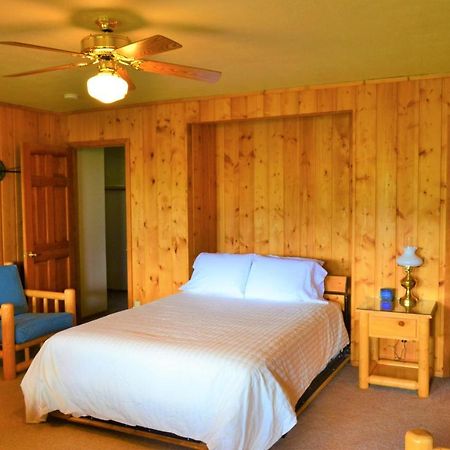 Вилла Twin Peaks Guest Ranch Salmon Экстерьер фото