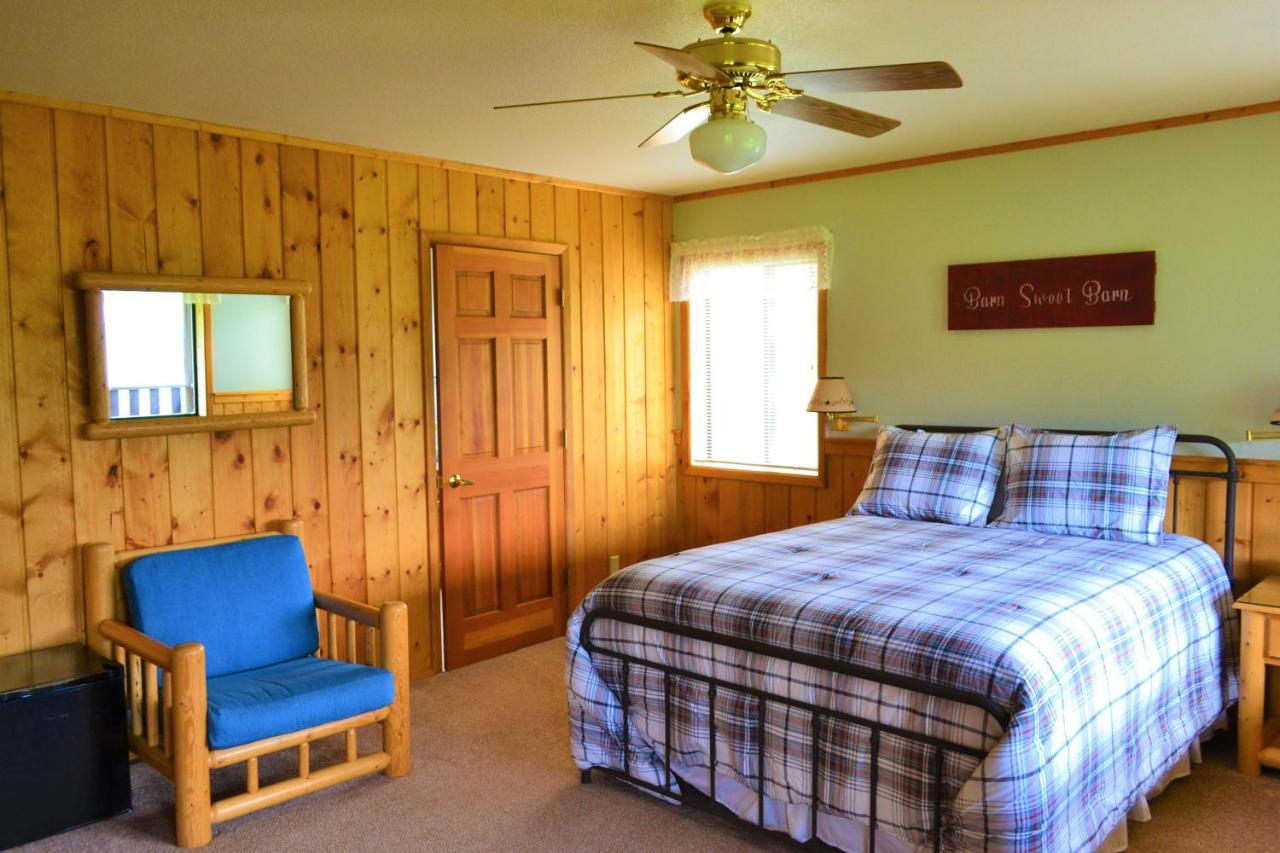 Вилла Twin Peaks Guest Ranch Salmon Экстерьер фото