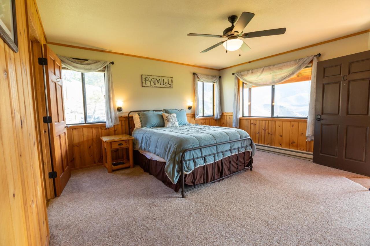 Вилла Twin Peaks Guest Ranch Salmon Экстерьер фото